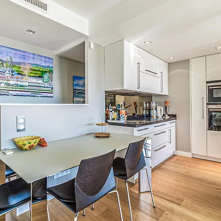 Amazing In With Kitchen Apartment *